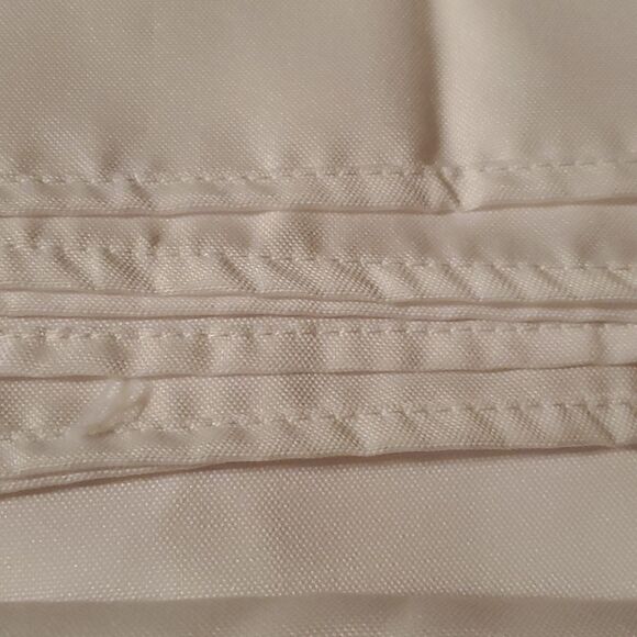 NWT White Rectangular Tablecloth size 60" x 102" Qtn. 1 - Picture 3 of 4